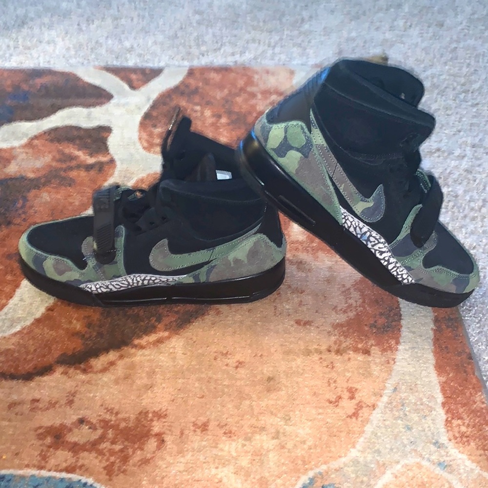 *RARE* Jordan Legacy 312 Black/Camo Green